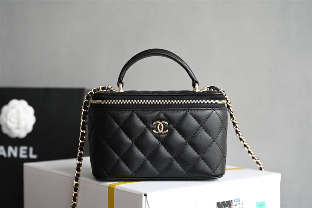 Chanel Vanity case 17x9.5x8cm 2025 new 